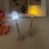 Lámpara de Mesa Pequeña Creativa Retro Europea Lámpara de Vela Electrónica LED Lámpara de Atmósfera Decorativa Lámpara de Lectura de Mesita de Noche para Dormitorio Adorno