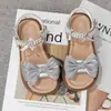 Sandalias para Niñas 2026 Verano Nuevo Estilo Zapatos de Princesa con Lazo Versátiles Antideslizantes Suela Suave Zapatos de Playa