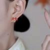 Moda Venta Caliente Pendientes Collar Hoja de Arce Temperamento Diseño de Nicho Pendientes de Botón de Lujo Ligero Pendientes Versátiles Mujeres Venta al por Mayor
