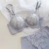 TikTok Explosões Rápidas Mãos Seios Pequenos Sem Aros Juntos Roupa Íntima Sexy Feminina Anti-queda Desejo Puro Novo Estilo Sutiã para Meninas