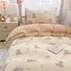 Lindo juego de tres piezas de algodón para dormitorio estudiantil con diseño de dibujos animados para literas, sábana bajera de algodón puro, sábana encimera y funda de edredón para niños y niñas