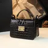 2026 Nova Bolsa de Moda Simples e Estilosa com Padrão de Crocodilo para Mães de Meia-Idade, Bolsa Tiracolo de Ombro em Couro Genuíno com Acabamento de Alto Padrão