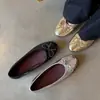 Temporada del Primer Encuentro: Bailarinas con Remaches y Lazo, Mocasines Bajos de Punta Redonda