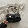 Bolso de cadena con patrón de rombos, un bolso cruzado chic y versátil para mujer, nuevo estilo 2026, que irradia un ambiente sofisticado y moderno, un bolso cuadrado pequeño