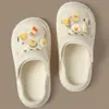 En stock zapatillas de pelo rápido al por mayor verano verano 2024 mujeres frescas antideslizantes para hombres agujero de excremento Baotou paso