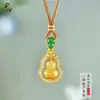 Colgante Rotatorio de Arena Dorada con Forma de Calabaza con Incrustaciones de Diamante Cepillado, Cobre Chapado en Oro, Estilo Chino Nuevo, Moderno y Versátil, Cadena para Clavícula de Lujo Ligero