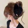Pinza para el pelo de tiburón de felpa minimalista y moderna con un toque elegante y estiloso, Pinza para el pelo de mujer con un lazo en la parte posterior de la cabeza