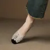 2026 Novos Sapatos de Camélia Estilo Francês de Solado Baixo e Macio, Sapatos Quadrados Versáteis da Moda Retro para o Trabalho que São Confortáveis