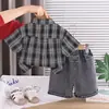 Conjunto de Verano con Mangas Cortas para Niños 2026 Nuevo Elegante Ropa de Verano para Bebé Conjunto de Tres Piezas con Camisa a Cuadros de Moda