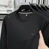 Nova Camiseta de Manga Longa Masculina de Gola Redonda, Moda de Outono e Primavera, Leve, Luxuosa, Casual, Versátil, Camada Base