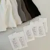 Produto premium Treze Linhas R*S de Guangzhou! Camiseta retro simples versátil de manga curta com gola alta pequena para mulheres, outono 2026