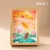 Porta-Retrato Foto Peixe Koi de Pedrinhas de Cristal Natural Decoração de Mesa Entrada de Casa Pintura Pendurada Lista Dourada de Estudante Decoração de Mesa