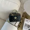 Bolsos de Diseño de Nicho con Bordados de Moda 2025 Nuevo Modelo Bolso de Mano para Mujer Verano Versátil Bolso Cruzado con Cadena Bolso Cuadrado Pequeño