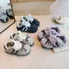Novedad Otoño 2026 Zapatos Casuales para Niños Versión Coreana Lindo Moño Lunares Suela Suave Zapatos de Entrenamiento Alemanes para Niñas