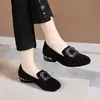 Zapatos Planos de Punta Redonda Otoño 2026 Nuevos de Piel Suave Hebilla Cuadrada Pedrería Slip-On Suela Suave Cómodos Versátiles Corte Profundo Zapatos para Mujer