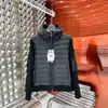 25 Chaqueta de Plumas Nueva Moda con Capucha Empalme Manga de Punto Exterior de Plumas Estilo Corto