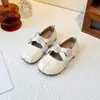 Zapatos Mary Jane florales suaves estilo francés para niñas, zapatos de bebé nuevos y lindos con velcro, versátiles zapatos de piel de princesa