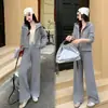 Conjunto estiloso e casual com capuz para mulheres, nova coleção primavera 2026, moletom com capuz moderno e que afina a silhueta e calça de perna larga, conjunto de duas peças