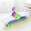 En stock oso de dibujos animados lindo perchero de plástico retráctil ajustable para niños perchero sin costuras soporte para ropa tienda de ropa T