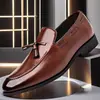 Zapatos sin cordones de nuevo estilo transfronterizos para hombre talla grande, Zapatos casuales de vestir de negocios británicos, Zapatos versátiles de estilo coreano para jóvenes
