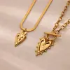 Collar de Acero de Titanio de Doble Capa con Colgante de Amor Dorado Lujo Ligero Versátil Diseño Francés de Nicho para Hombres y Mujeres Tendencia Collar de Acero de Titanio