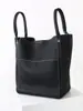 Bolsa Cesto de Couro Bovino de Primeira Camada Estilo Novo com Toque de Luxo, Grande Capacidade, Bolsa de Ombro Único, Bolsa Texturizada para o Dia a Dia