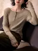 Camiseta de Manga Larga con Cuello Medio Henley, Inspirada en el Diseño de Armario de la Nueva Serie Maillard Primavera 2026