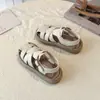 Sapatos Infantis 2026 Verão Estilo Coreano Sapatos Vazados para Bebê para Praia Sandálias Casuais Planas para Meninos Sandálias de Palha com Biqueira