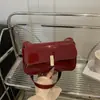 Bolso Pequeño de Moda para Mujer Versión Coreana Bolso Cuadrado Pequeño Versátil Nuevo Otoño 2025 Bolso de Hombro Cerradura Simple Bolso de Moda para Mujer