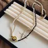 Collar de perlas en capas con cuentas transfronterizo europeo y americano, cadena para la clavícula estilo fiesta vintage, lujo ligero, accesorio versátil de alta gama para mujer