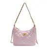 Bolsa de mão preta pequena estilo Chanel para mulheres, nova moda 2026 nicho de alta qualidade bolsa de ombro com padrão de diamante e alça de corrente