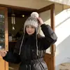 Gorro Vintage Fair Isle para Mujer, Sombrero de Invierno Peludo con Bola Grande para Circunferencia de Cabeza Grande Tipo Lei Feng, Gorro de Lana Tejido con Forro de Felpa, Cálido Sombrero con Protección para los Oídos para Clima Frío