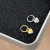 Aretes premium de plata 925 en forma de corazón pequeño con incrustaciones de diamantes, mini ear cuffs aptos para dormir, componentes de cobre con circonia, aretes de aguja de plata