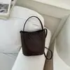 Bolso Cubo Textura Tejida para el Trabajo Nuevo de Moda Verano 2026 Bolso de Hombro Cruzado de Color Sólido de Moda Bolso de Mano Personalizado