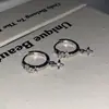 Aretes de Aro con Doble Agujero y Estrella Brillante Pendientes de Aro con Diseño de Nicho Sentido Avanzado Hebilla de Oreja Aretes Diarios Versátiles