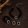 Collar y pulsera de perlas de imitación con flor de diamante francés, cadena de clavícula de nicho de moda, joyería de alta gama que combina con todo.