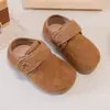 Sapatos infantis simples estilo Birkenstock, nova coleção de outono, sapatos baixos macios com fecho de velcro para meninas, sapatos casuais para bebês, sapatos de couro para meninos