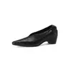 Zapatos de mujer para aumentar la altura de piel de oveja de primera capa, nuevo modelo de otoño e invierno, cuero genuino por dentro y por fuera, zapatos de mujer de punta con tacón medio