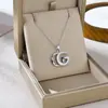 Nuevo producto transfronterizo: Cadena de clavícula elegante y versátil de lujo ligero con incrustaciones de microdiamantes, collar de acero de titanio, accesorio de joyería que no se decolora