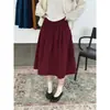 Falda midi minimalista y elegante estilo coreano 2026 para mujer, con cintura elástica, corte holgado y un diseño que cubre las caderas y crea un efecto adelgazante