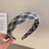 Diadema Versátil de Cuadros de Esponja de Caña Alta Estilo Retro Pinza para el Cabello de Ala Ancha Diadema Fresca y Sencilla Accesorio para el Cabello de Flequillo de Gama Alta Tocado