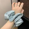 Estilo coreano hija estilo dorado satén de alta calidad borde de madera bola de flor de cabeza para el pelo cuerda para el pelo