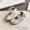 Zapatos de Caminar para Niños con Adorno de Encaje de Lunares Suela Suave 2026 Primavera y Otoño Nuevos Zapatos de Cuero para Niñas con Moño Mary Jane