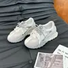 Persona baja 7 cm de altura interior Zapatos de entrenamiento alemanes para mujer 2026 Primavera/Verano nuevo estilo suela gruesa ligeros casuales zapatos de mujer Zapatos Forrest Gump