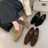 Zapatos Mary Jane retro de punta cuadrada para mujer, nueva colección otoño 2025, diseño simple, con tacón de cuña oculto, punta cuadrada, color marrón y estilo mocasín.