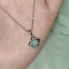 Collar de hierba de la suerte de cuatro hojas para mujer, colgante de circonita simple japonés y coreano de lujo ligero, cadena de clavícula de nicho que combina con todo, joyería al por mayor
