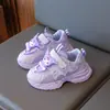 Tênis Feminino 2025 Verão Novo Antiderrapante Sola Grossa Calçados Infantis Casuais Versáteis Velcro Tênis de Corrida Masculino