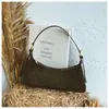 Bolso de moda de nicho tipo baguette para axila para mujer 2025 Nuevo Retro Textura esmerilada Bolso de mano para hombro Bolso cruzado pequeño