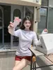 Foto real de una camiseta de estilo coreano, elegante, con dobladillo enrollado, cuello redondo, simple, de color sólido, versátil, de longitud media, manga larga para otoño 25681