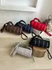 Design de Nicho Rebite Personalidade Bolsa Pequena de Mão 2026 Início do Outono Nova Moda Estilo Coreano Retrô Almofada Bolsa Transversal